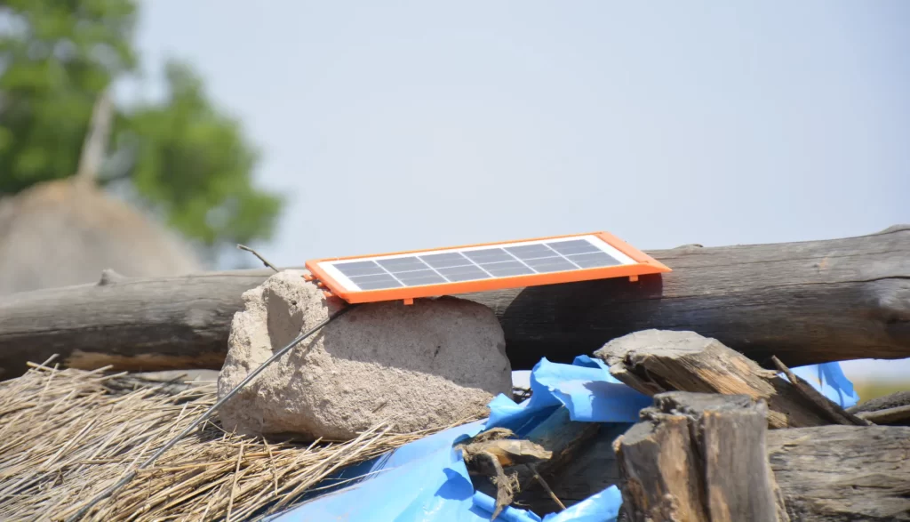 Kits solaires pour l’amélioration des conditions d’apprentissage des enfants à la maison.